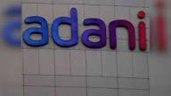 अदानी ग्रुप ने इस नामी कंपनी के साथ विमान निर्माण की डील का किया एलान