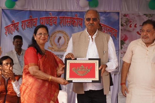 विद्यार्थी बिना तनाव के करें परीक्षा की तैयारी: बृजमोहन