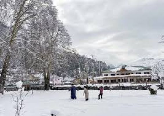 जम्मू-कश्मीर: डोडा में भारी बर्फबारी के बीच फंसे 40 सैनिकों सहित 60 लोगों को निकाला गया