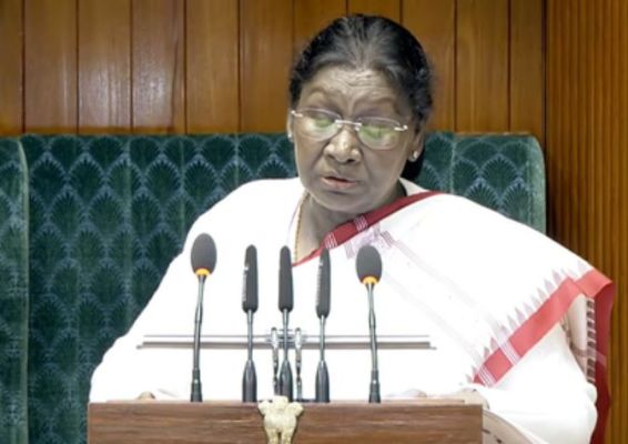 10 साल में 25 करोड़ लोग गरीबी से बाहर आए, आयकर में हुआ ऐतिहासिक सुधार : राष्ट्रपति