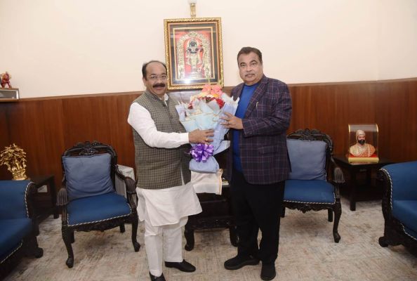 रायपुर-बिलासपुर 6-लेन मार्ग स्वीकृत करने गड़करी से  मिले साव