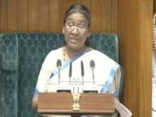 देश की आर्थिक बुनियाद में मजबूती आई, नागरिकों की आय बढ़ीः राष्ट्रपति