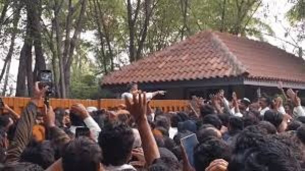 पवार के काटेवाडी गांव में शोक की लहर, ‘अजित दादा अमर रहे’ के नारे लगे