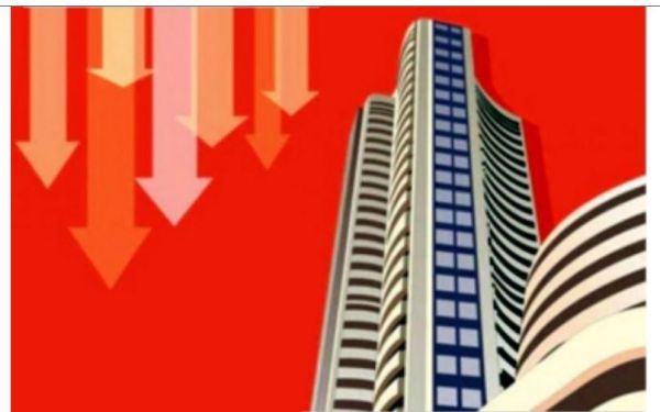 भारतीय शेयर बाजार सपाट खुले, सेंसेक्स 400 अंक फिसला; निफ्टी 25,200 से नीचे