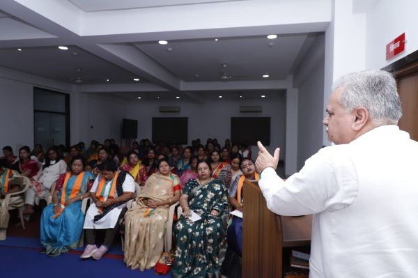 महिला कार्यकर्ताओं को मुखर रहने की नसीहत 