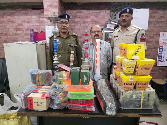 घर में लाख रूपए कीमत के हुक्का, अन्य सामग्री स्टाक किया था, अशोक मदनी को गिरफ्तार