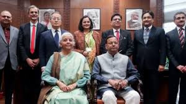 संसद में बजट कुछ देर में पेश होगा, वित्त मंत्री निर्मला सीतारमण बनाएंगी ये रिकॉर्ड