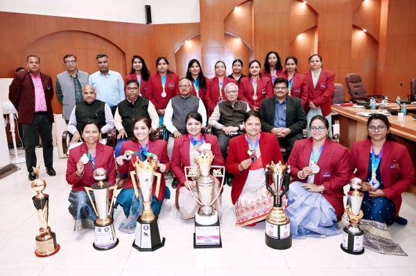 राष्ट्र स्पर्धा में विजेता टीमों का  पॉवर कंपनी प्रबंधन द्वारा सम्मान