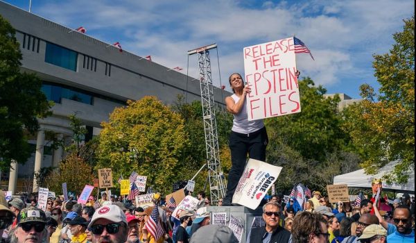 एपस्टीन फाइल, दुनिया के काले सौदों की कहानी