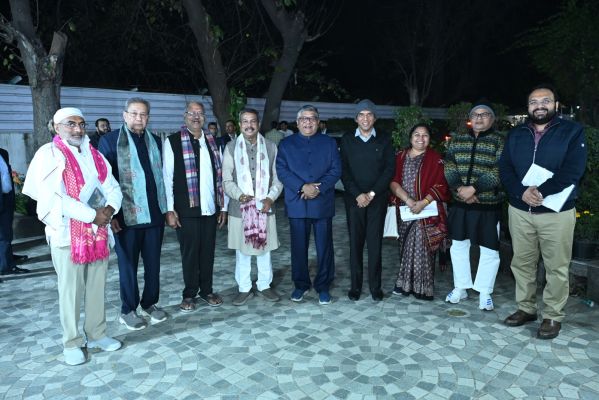 बृजमोहन निवास में जुटे मंत्री प्रधान, मांडविया प्रसाद