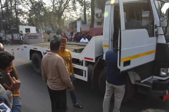 देखें VIDEO: छत्तीसगढ़ क्लब के पास एक्सीडेंट में स्कूल के बच्चे की मौत, एक घायल 