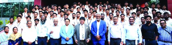 एनएमडीसी द्वारा 100 प्रतिशत प्लेसमेंट वाले बस्तर के 80 युवाओं के पहले बैच का स्वागत