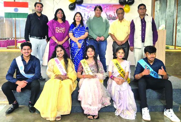 जुनियर्स और सीनियर्स ने स्वागत और रंगारंग प्रस्तुतियों से मिलन समारोह जगमगा दिया