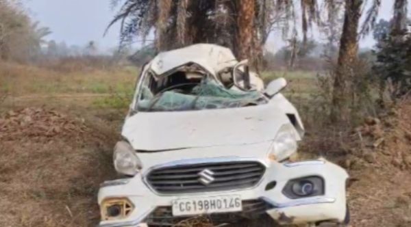 कार सड़क किनारे पेड़ से जा टकराई, 2 नाबालिग छात्रों की मौत
