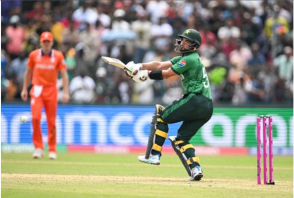 टी20 वर्ल्ड कप: नीदरलैंड के खिलाफ हार से बाल-बाल बचा पाकिस्तान, अंतिम ओवर में मिली जीत