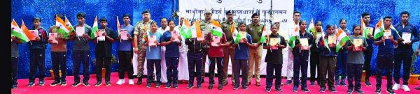 सुकमा में 76 लाख के इनामी 21 नक्सलियों का समर्पण 