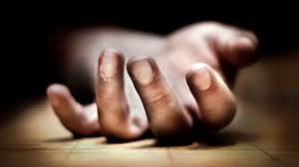 उत्तर प्रदेश के बांदा में रील बनाने के चक्कर में बेटी के सामने ही फंदे से लटककर महिला की मौत