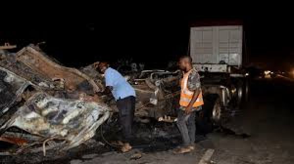 उत्तरी नाइजीरिया में ट्रक दुर्घटनाग्रस्त होने से कम से कम 30 लोगों की मौत