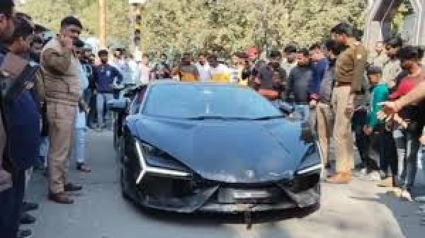 यूपी: कानपुर में लेम्बोर्गिनी कार चालक ने कई लोगों को मारी टक्कर, तीन घायल