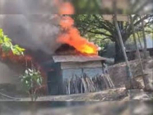 मणिपुर में उग्रवादियों ने कई मकानों में लगाई आग