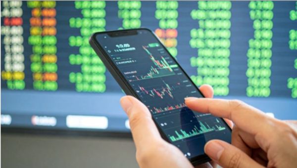 भारतीय शेयर बाजार में विदेशी निवेशकों की वापसी, घरेलू निवेशकों की मजबूत भागीदारी से बाजार को मिला सहारा