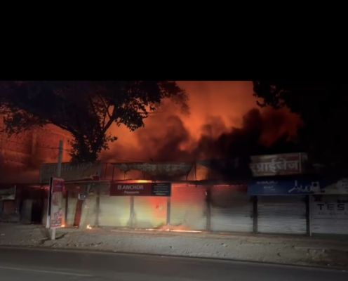  भीषण आग : 8 दुकानें खाक