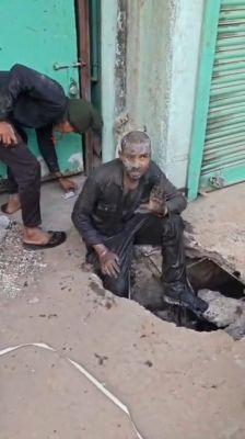 नाले से हाथ बाहर दिखते ही मचा हड़कंप, फंसे युवक को सुरक्षित निकाला गया