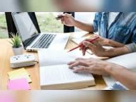 छप्पन फीसदी से अधिक अभिभावक, शिक्षक चाहते हैं कि इंटरनेट सुरक्षा पाठ्यक्रम का हिस्सा हो: सर्वेक्षण