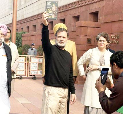 जनरल नरवणे ने अपनी अप्रकाशित किताब पर दी सफाई, फिर भी क्यों नहीं थम रहा विवाद