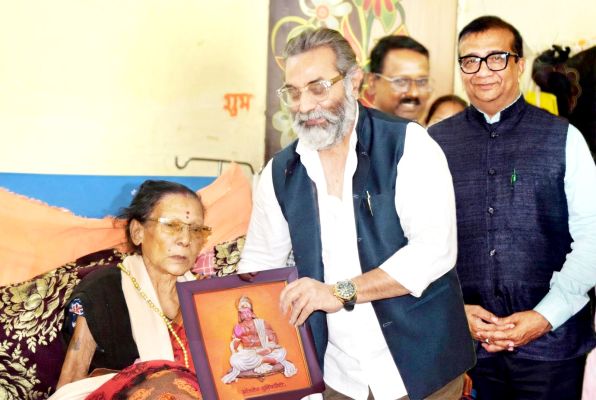 आंजनेय विवि परिवार के लिए डॉ. तीजन बाई को  सम्मानित करना अत्यंत गर्व और भावनात्मक पल