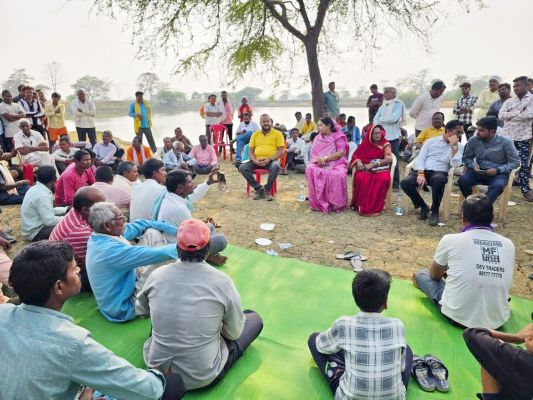 औद्योगिकीकरण के विरोध में उतरे सैकड़ों ग्रामीण