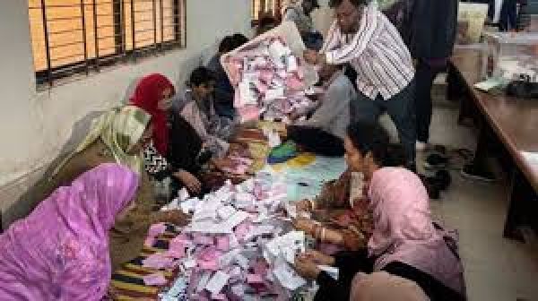 बांग्लादेश: चुनावों के बाद वोटों की गिनती की प्रक्रिया शुरू