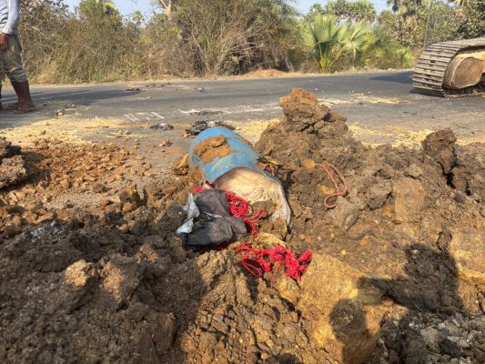 35 किलो के 2 बम को किया निष्क्रिय, नक्सल स्मारक ध्वस्त