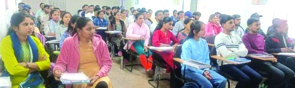 कवर्धा के दूरस्थ क्षेत्रों में युवाओं को नि:शुल्क कोचिंग, मार्गदर्शन और अध्ययन सुविधाएं बालको ने पहुंचाई