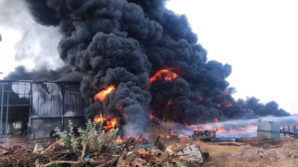 देखें VIDEO : केमिकल फैक्ट्री में भीषण आग, लाखों की संपत्ति खाक