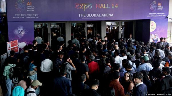 एआई समिट के पहले दिन रही खूब भीड़, लगीं लंबी लाइनें