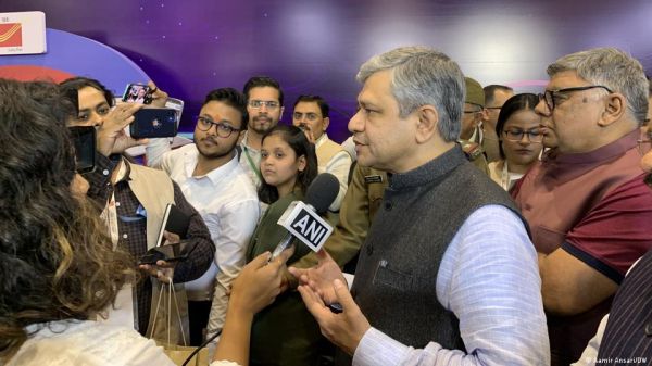 अश्विनी वैष्णव बोले, समाज की नींव पर हमला कर रहीं भ्रामक सूचनाएं और डीपफेक्स