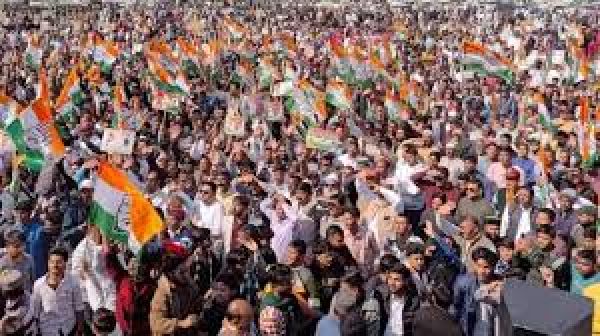 देहरादून में कांग्रेस का ‘राजभवन घेराव’, पुलिस से कार्यकर्ताओं की तीखी झड़प