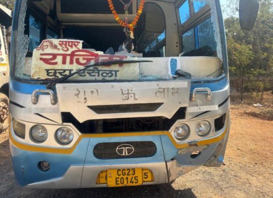 बस-बाइक में भिड़ंत, एक मौत, महिला जख्मी