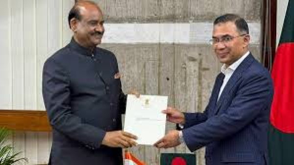 बांग्लादेश: नवनिर्वाचित पीएम तारिक़ रहमान से मिले ओम बिरला, भारत आने का निमंत्रण दिया