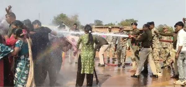 देखें VIDEO : डीएड अभ्यर्थियों का आंदोलन  तेज, पुलिस से झूमा झटकी