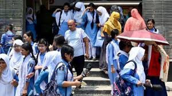 बांग्लादेश में रमज़ान के महीने के दौरान स्कूलों में एक महीने से भी ज़्यादा की छुट्टी