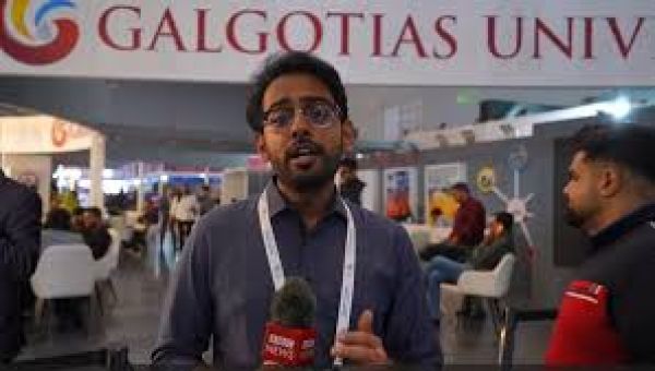 एआई समिट: गलगोटिया यूनिवर्सिटी के स्टॉल में लाइट बंद, विवादित रोबोट और प्रोफ़सर हटे