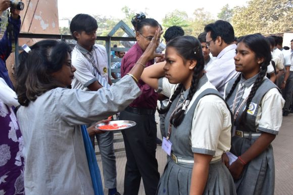 10 वीं की परीक्षाएं शुरू,पहला पेपर हिंदी का 
