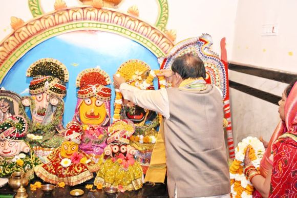 जन्मदिन पर सीएम ने जगन्नाथ मंदिर में की पूजा-अर्चना