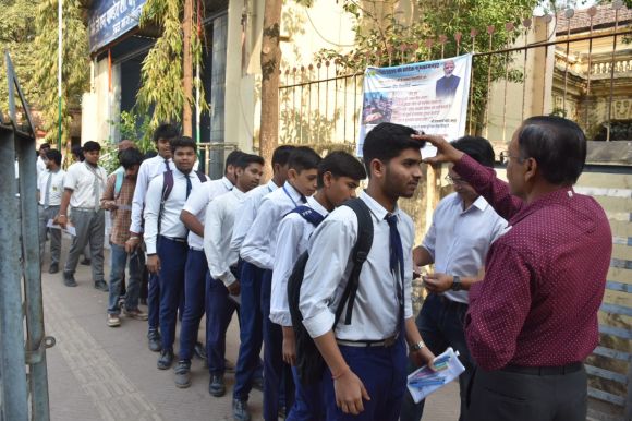 10 वीं के पहले पेपर हिंदी में 5565 विद्यार्थी अब्सेंट रहे 