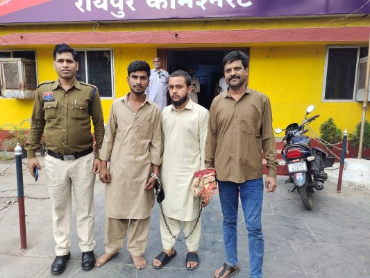 आपसी विवाद पर चाकू मारने वाले 3 युवक मौदहापारा से गिरफ्तार