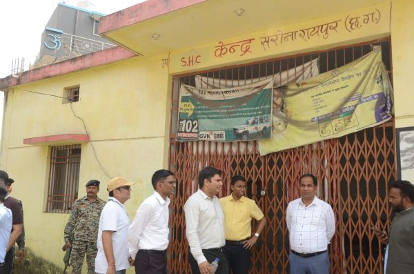 कलेक्टर पहुंचे तो  उप स्वास्थ्य केंद्र में ताला लटकते मिला
