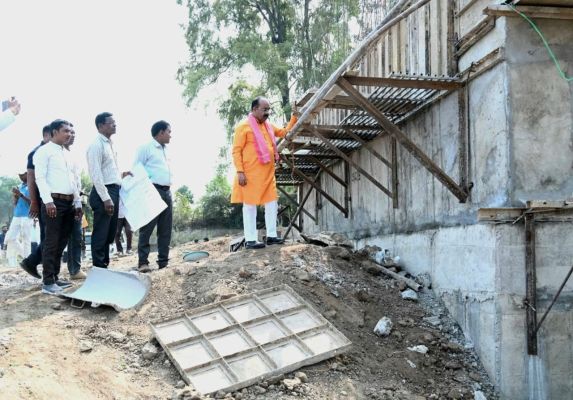मनियारी पर पुल निर्माण धीमा, डिप्टी सीएम ने बरसात से पहले हर हाल में पूरा करने का दिया निर्देश