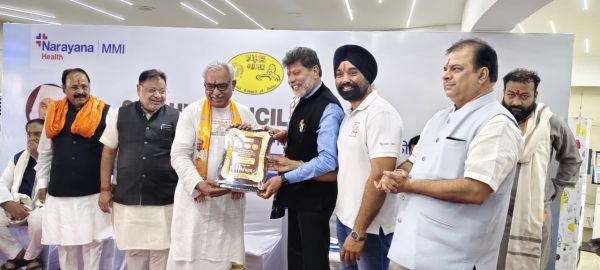 स्वास्थ्य शिविर में सैकड़ों का मुफ्त इलाज 